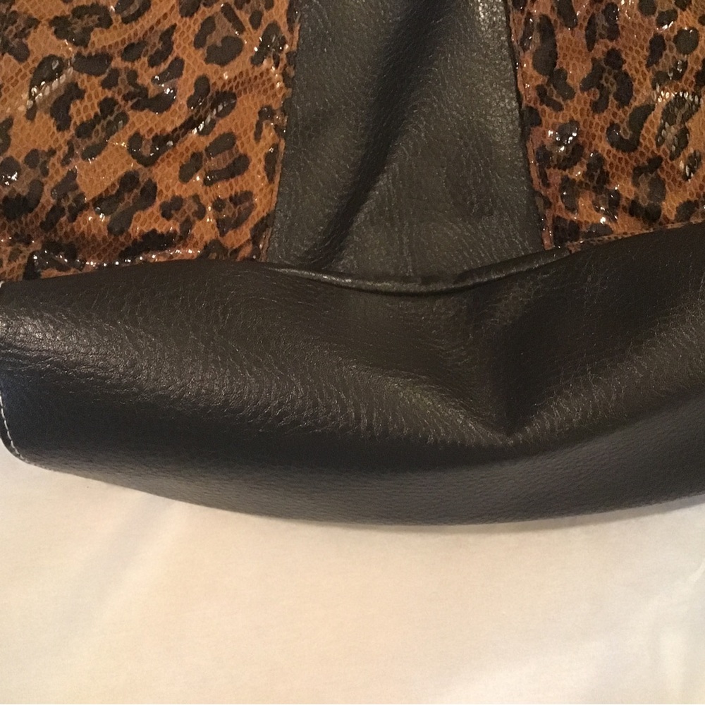 Bueno Leopard Print Purse - Picture 12 of 15